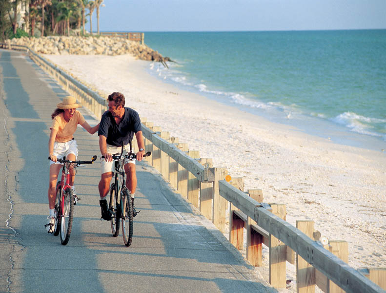 Bicycling thru Sarasota City Park